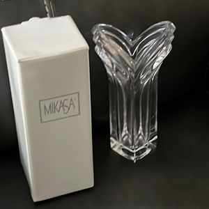 *New Mikasa 8.5” Crystal bud vase